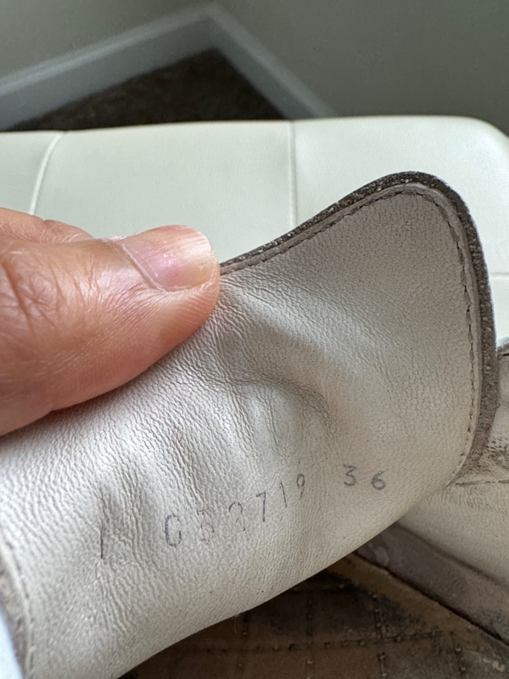 CHANEL White Leather CC Logo Low-Top Sneakers - Classic Lace-Up - Picture 3 of 10